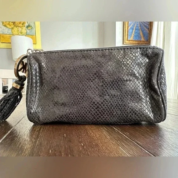 Michael Kors handbag/clutch - Picture 9 of 12